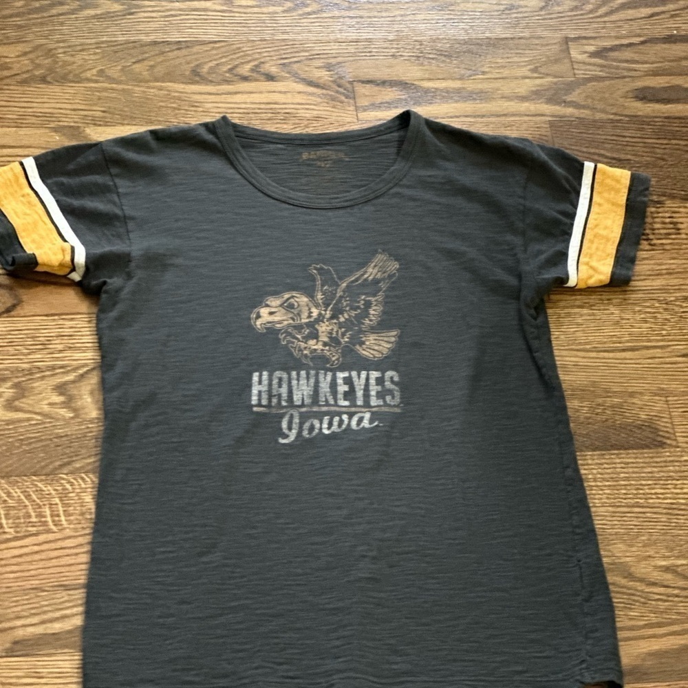 🦅Vintage 🦅Tailgate University of Iowa Tee
